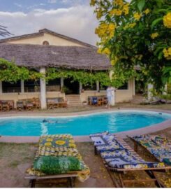 DISTANT RELATIVES ECOLODGE & BACKPACKERS