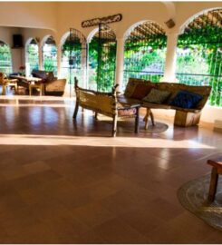 DISTANT RELATIVES ECOLODGE & BACKPACKERS