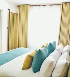 THE WARWICK HOTEL