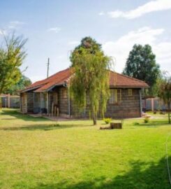 WOODEN KNEE COTTAGES NANYUKI